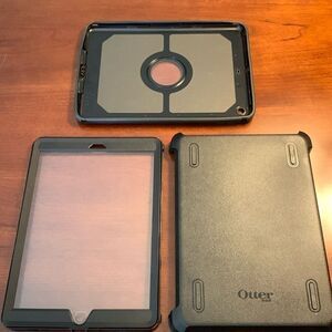 OtterBox Defender Series Case for IPad 5th/6th Gen - Black